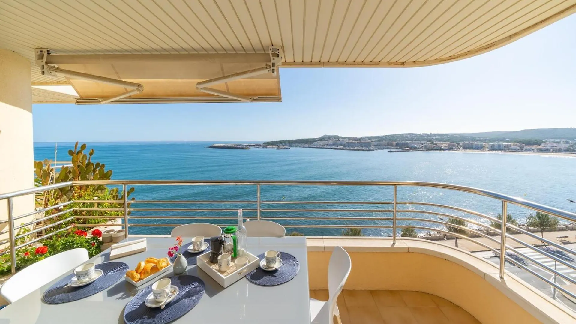 2 Bedroom Apartment Near The Beach L'Escala