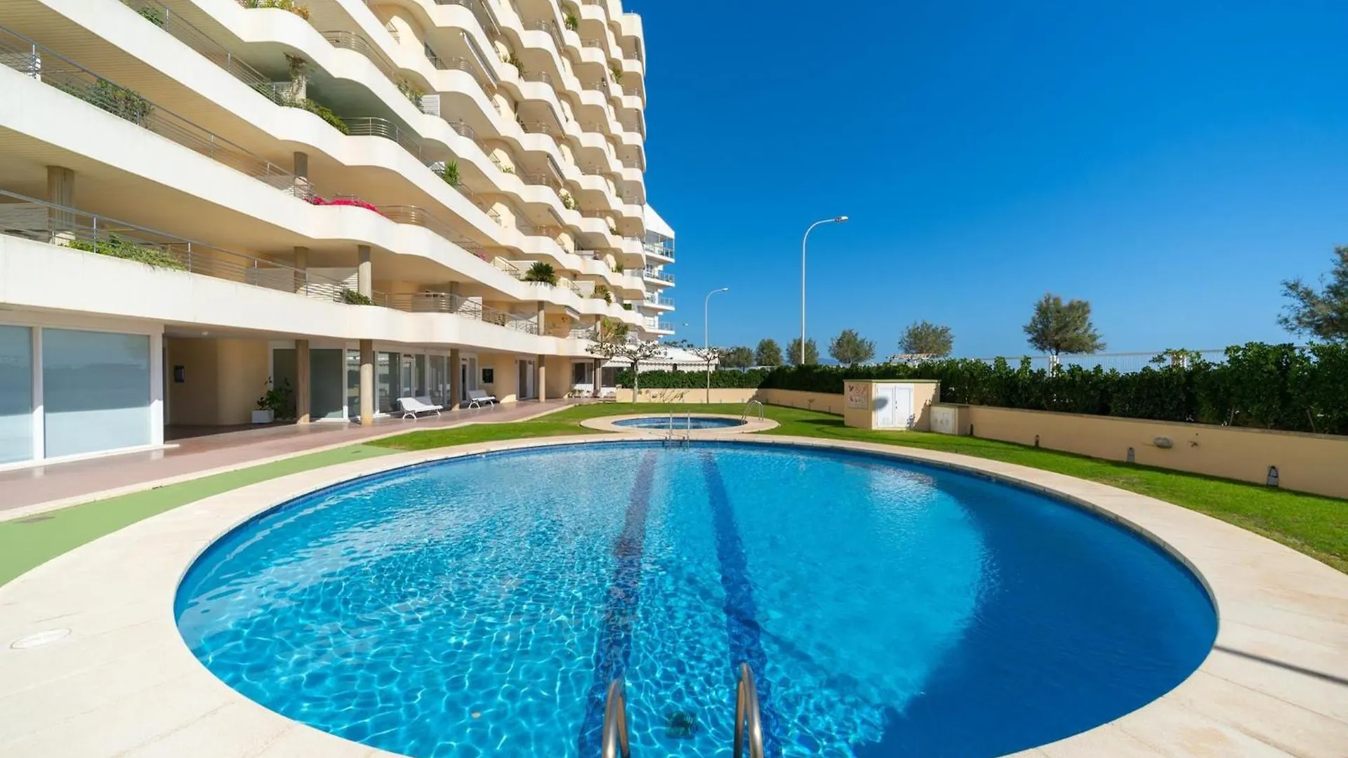 2 Bedroom Apartment Near The Beach location