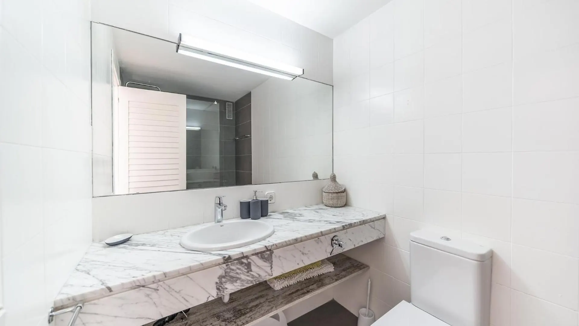 2 Bedroom Apartment Near The Beach L'Escala Spain