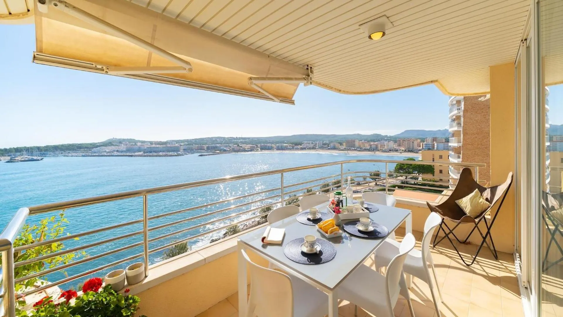 2 Bedroom Apartment Near The Beach L'Escala Spain